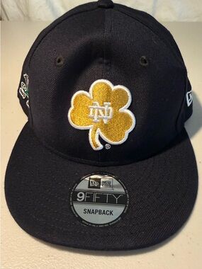 New Era Notre Dame Snapback Hat – Black & Gold